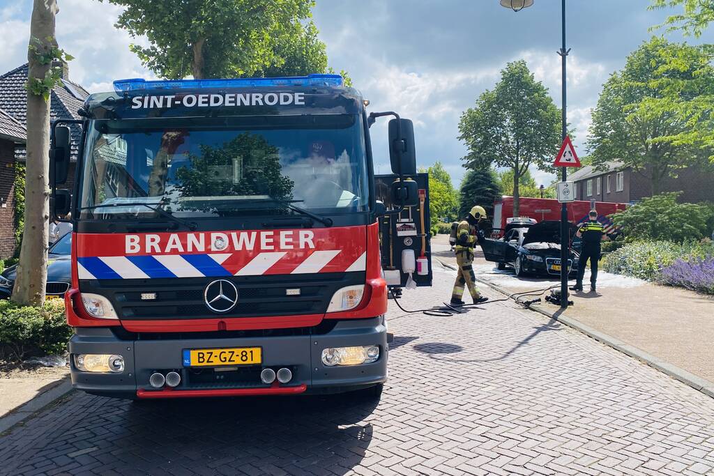 Auto volledig uitgebrand