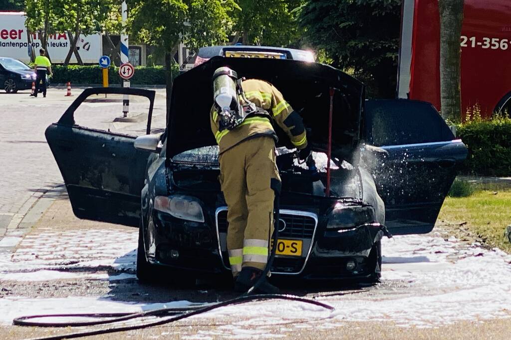 Auto volledig uitgebrand