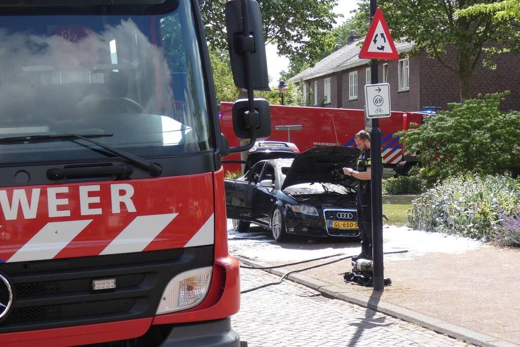 Auto volledig uitgebrand