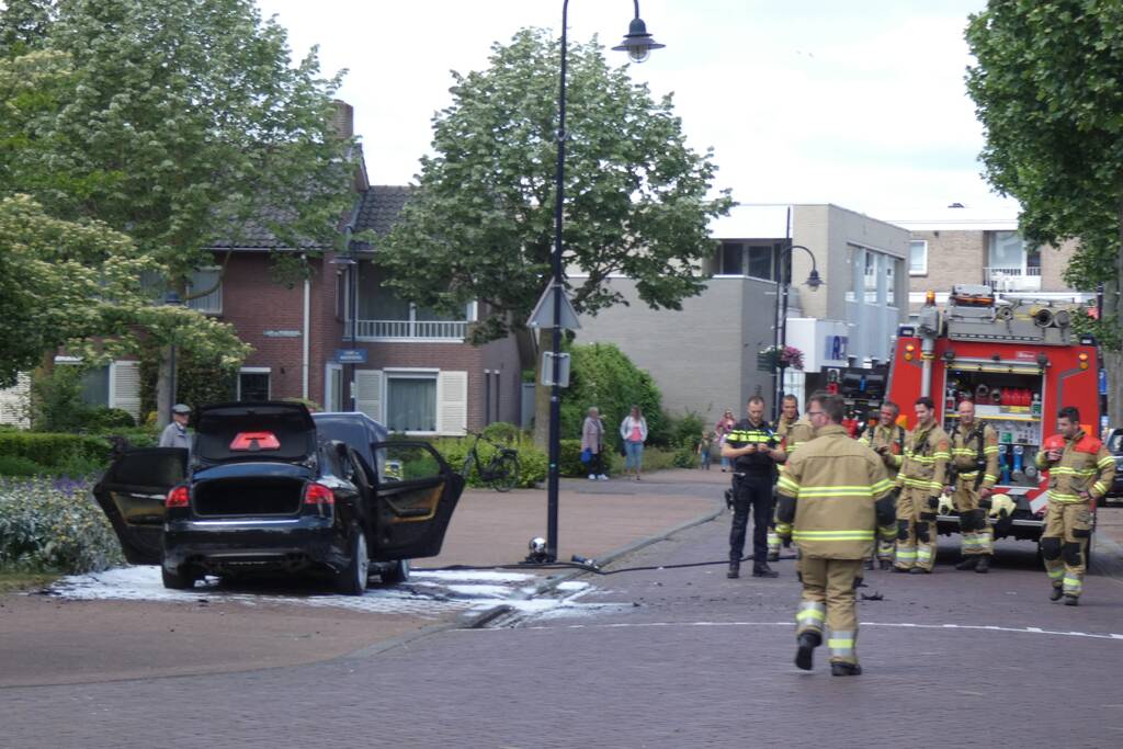 Auto volledig uitgebrand