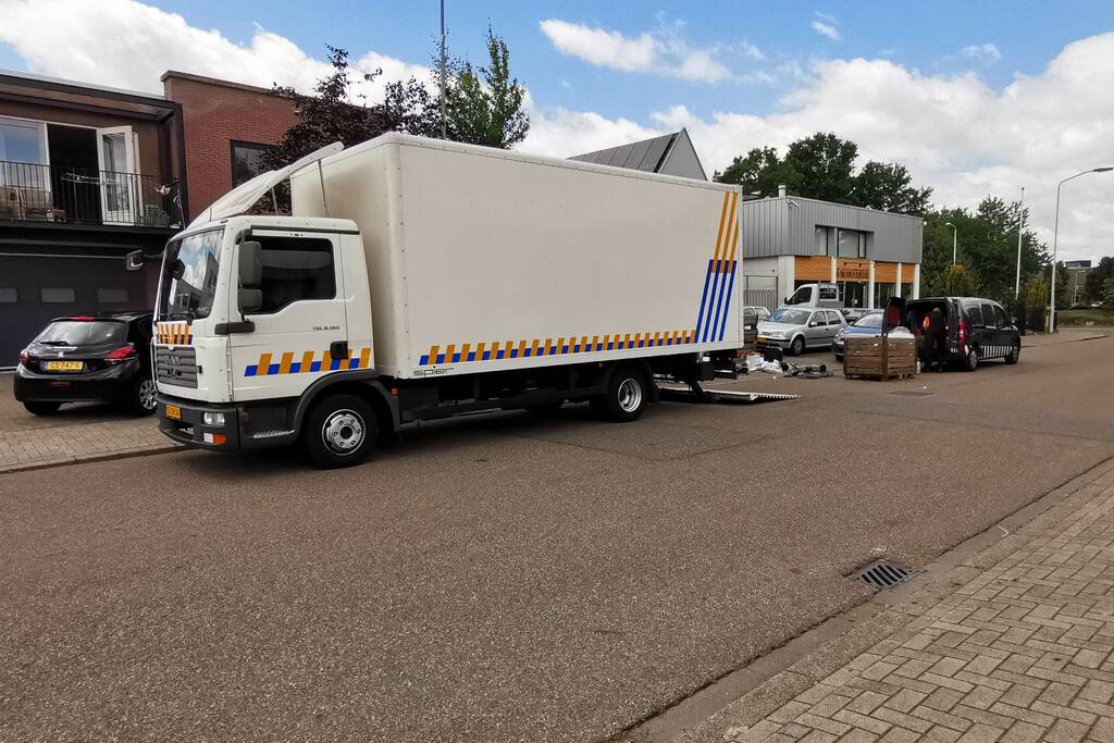 Inval bij leverancier grootschalige hennepteelt