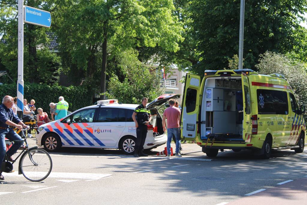 Auto botst op bestelbus