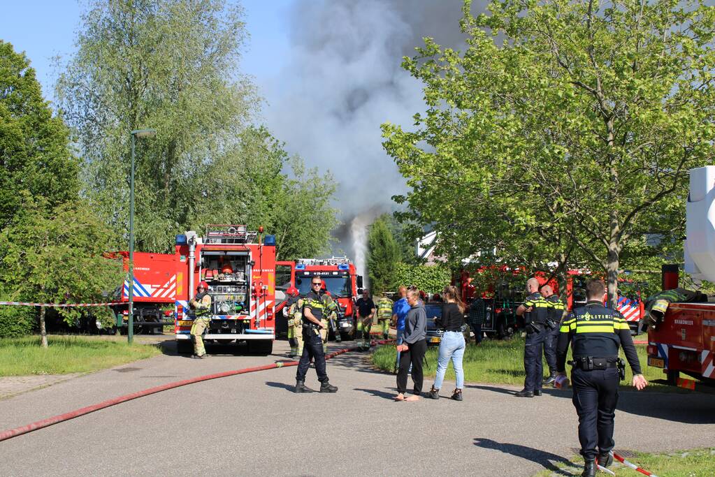 Veel rook bij grote brand Zuiderzeewijk