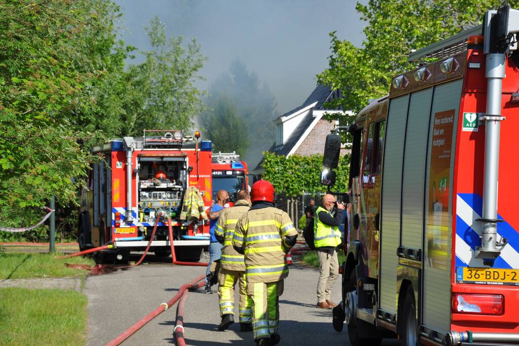 Veel rook bij grote brand Zuiderzeewijk