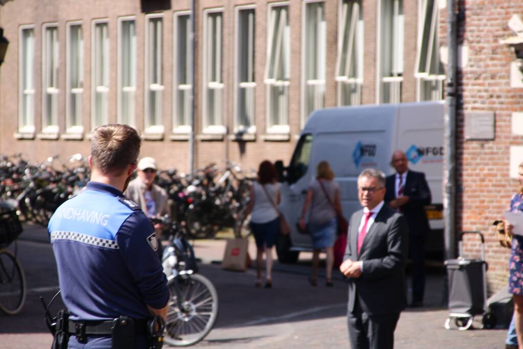 Handhavers komen in actie voor verdedingsmiddelen
