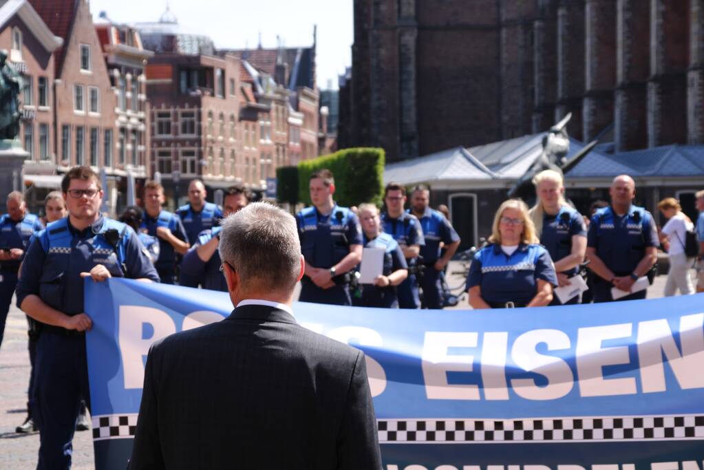 Handhavers komen in actie voor verdedingsmiddelen