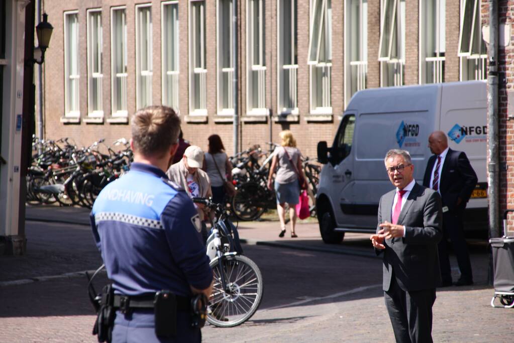 Handhavers komen in actie voor verdedingsmiddelen