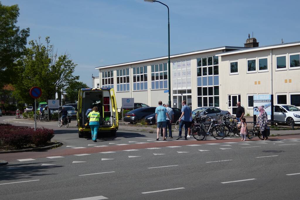 Overstekende racefietser gewond bij aanrijding