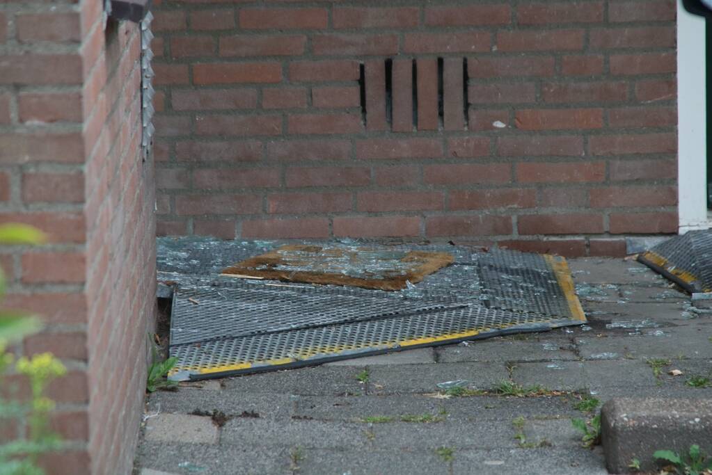 Zwaar vuurwerk verwoest voordeur