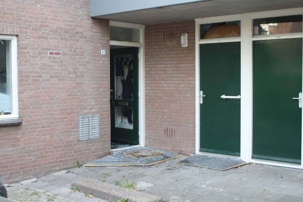 Zwaar vuurwerk verwoest voordeur