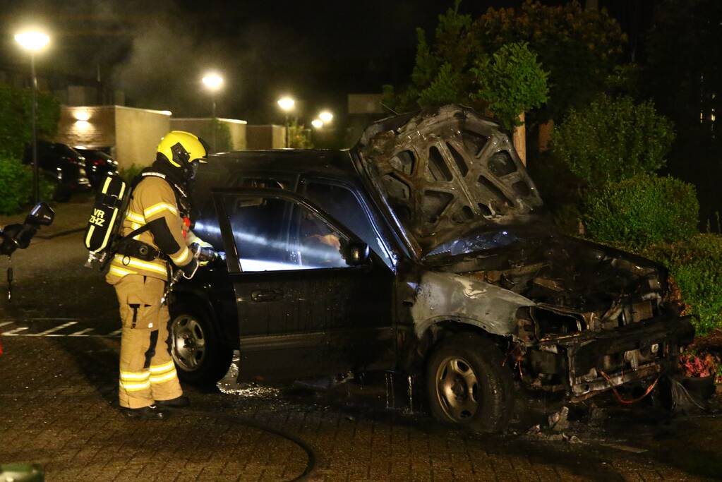 Auto gaat in vlammen op