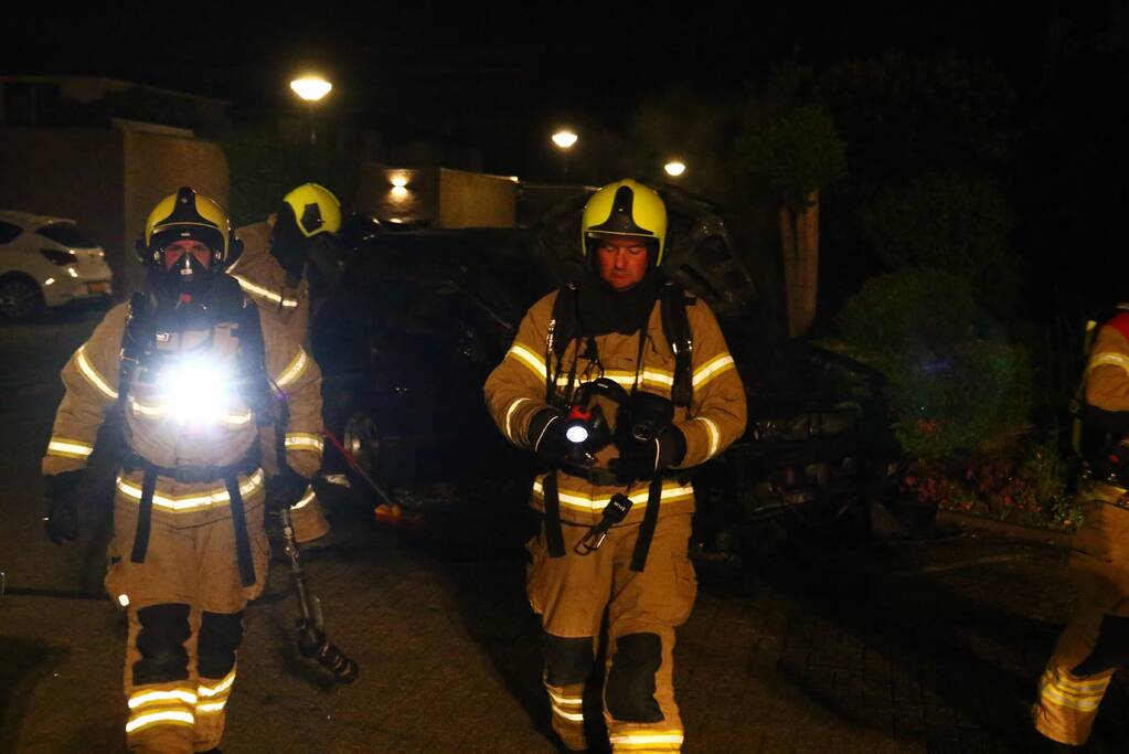 Auto gaat in vlammen op