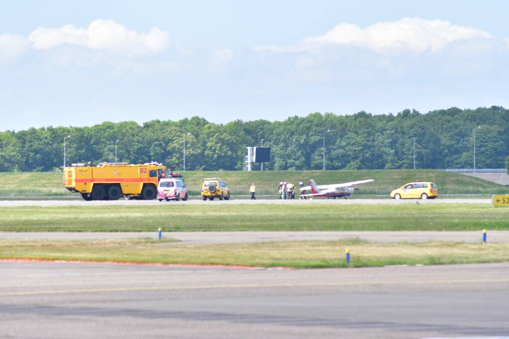 Sportvliegtuig maakt noodlanding op Lelystad Airport