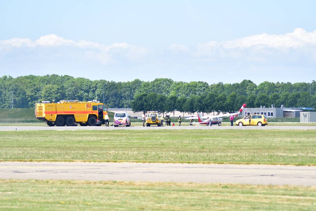 Sportvliegtuig maakt noodlanding op Lelystad Airport