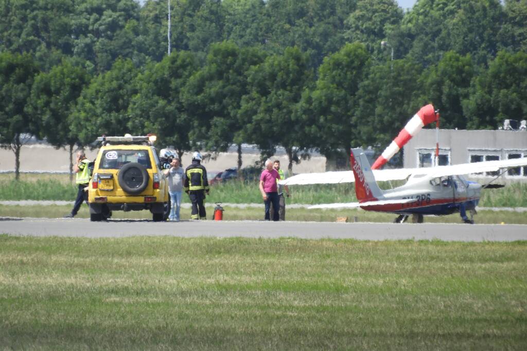 Sportvliegtuig maakt noodlanding op Lelystad Airport