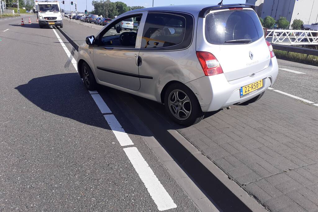 Ongeval tussen vrachtwagen en personenauto