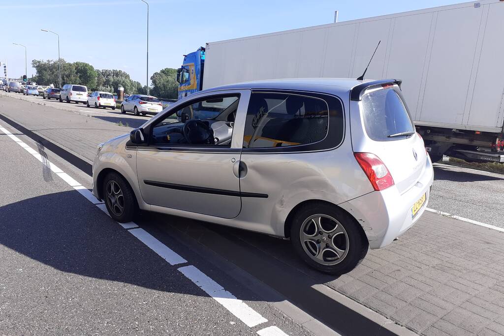Ongeval tussen vrachtwagen en personenauto