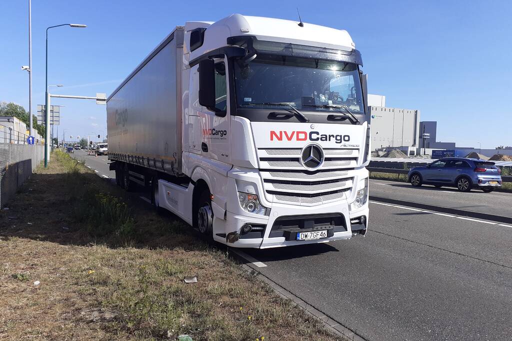 Ongeval tussen vrachtwagen en personenauto