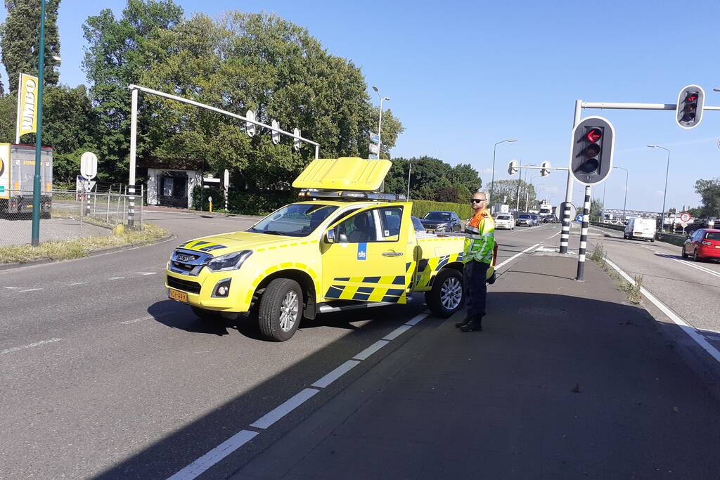 Ongeval tussen vrachtwagen en personenauto