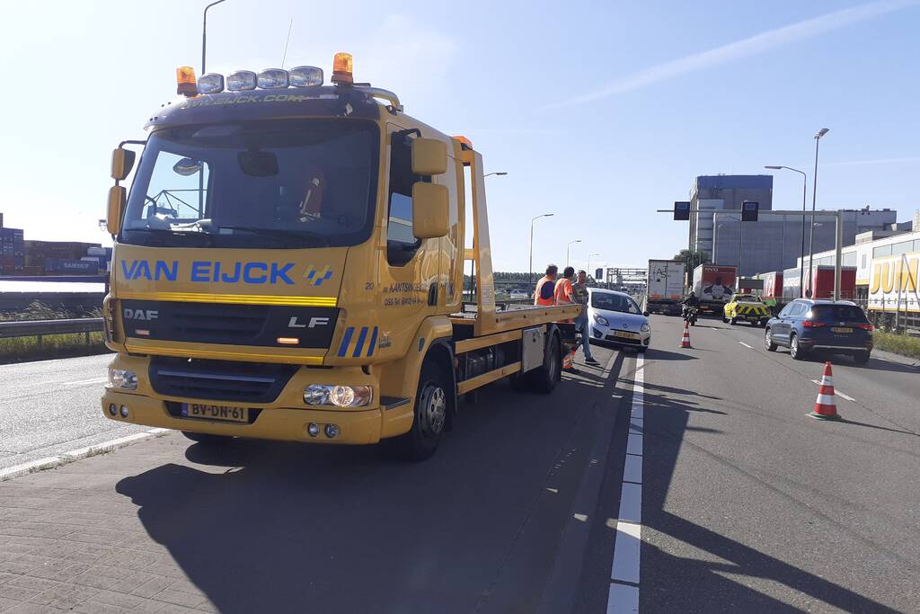 Ongeval tussen vrachtwagen en personenauto
