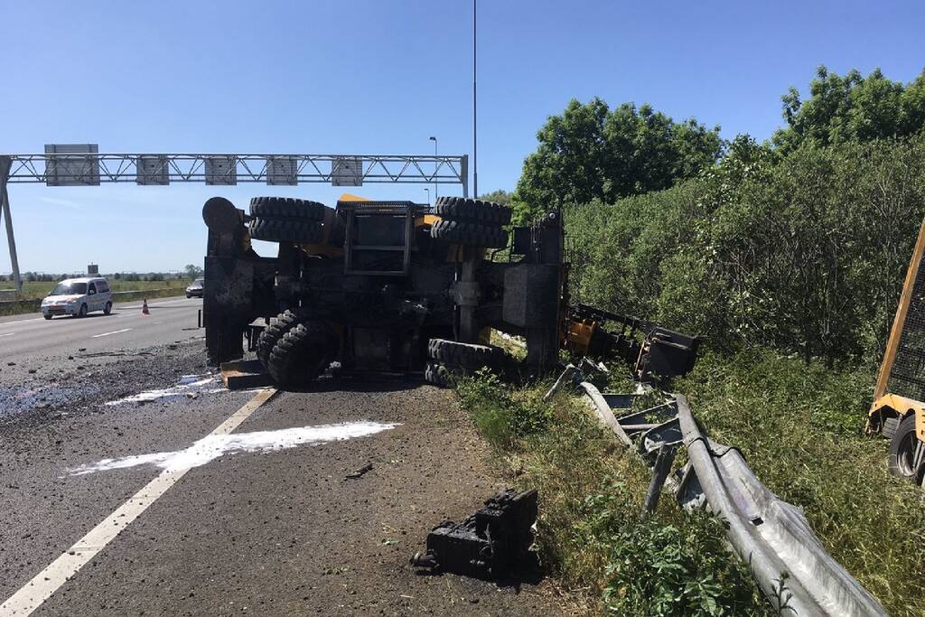 Drie rijstroken dicht na ongeval