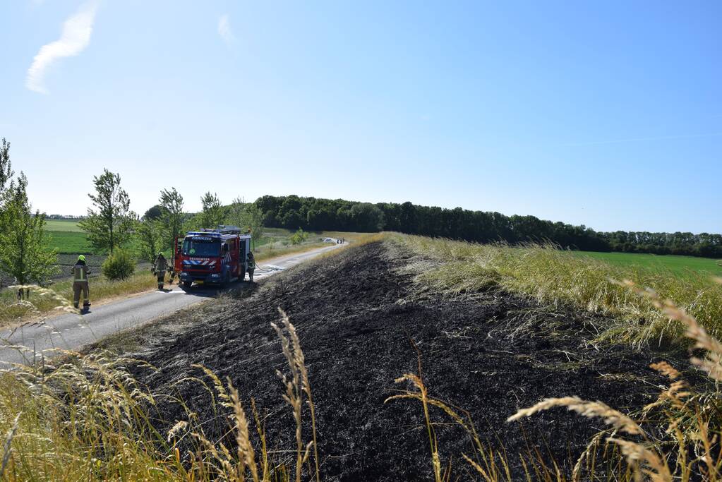 Flink stuk dijk in brand
