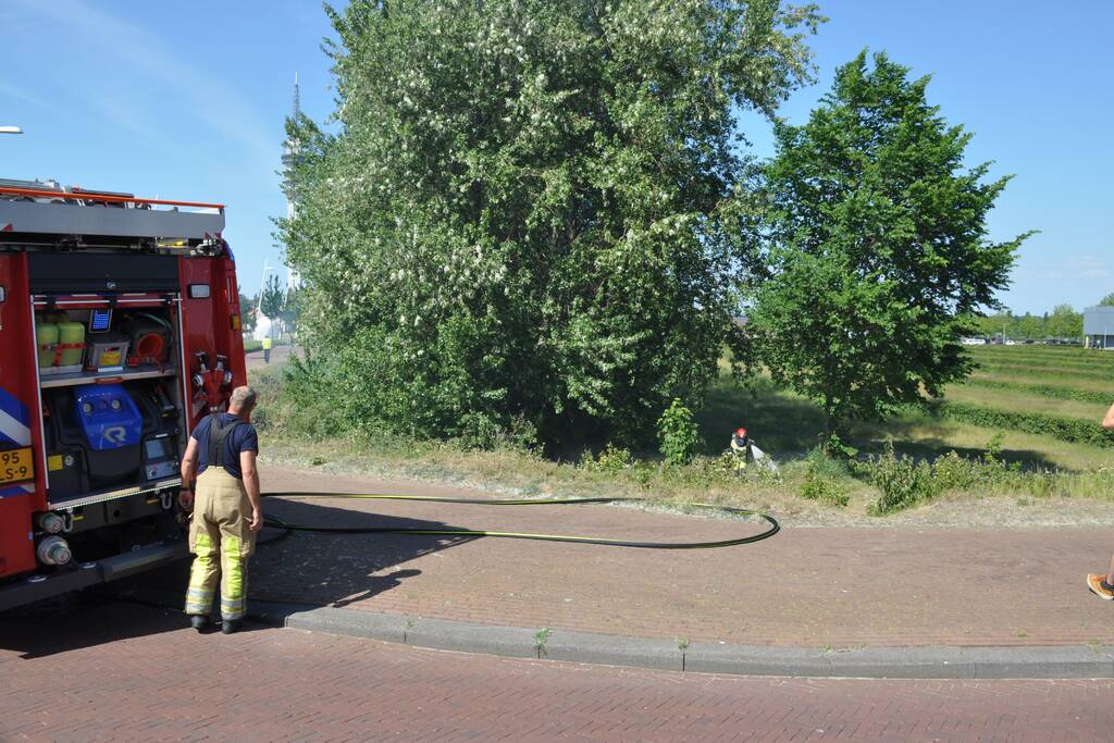 Bermbrand snel onder controle