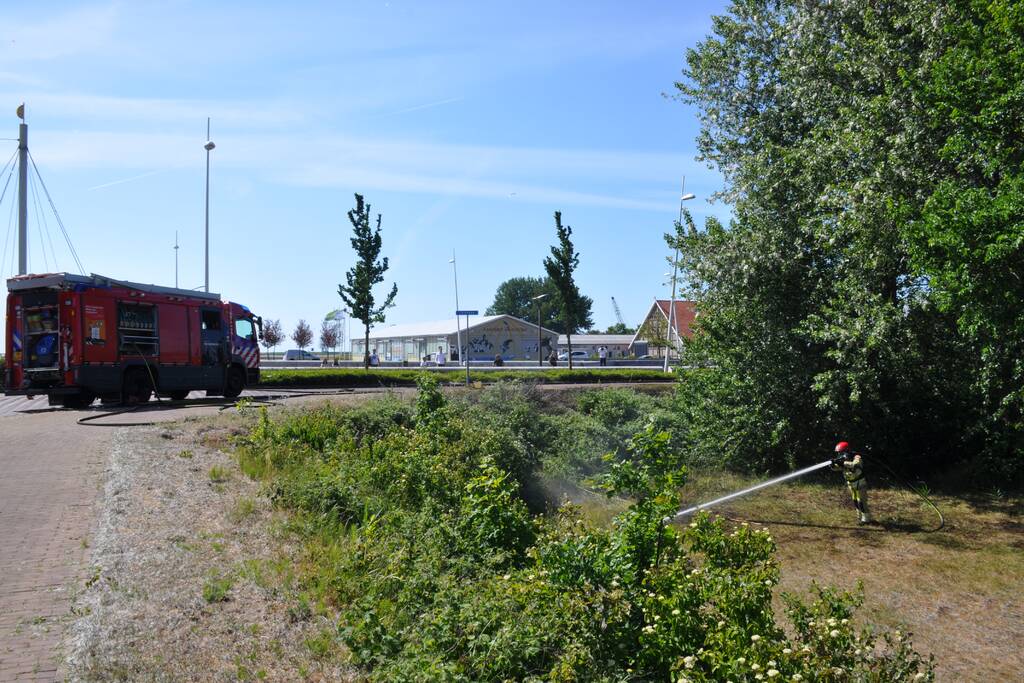 Bermbrand snel onder controle