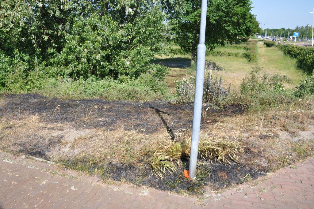 Bermbrand snel onder controle