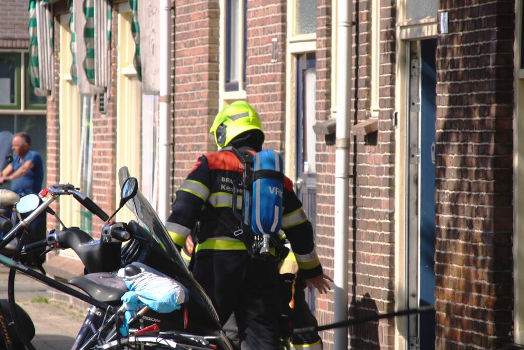 Uitslaande woningbrand snel onder controle