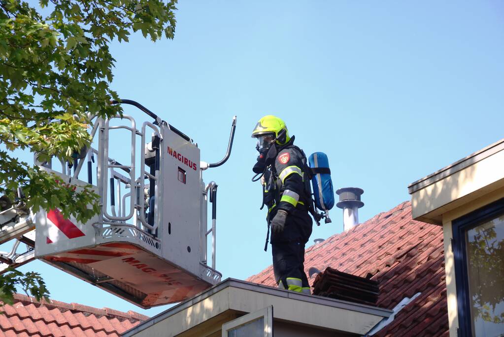 Uitslaande woningbrand snel onder controle