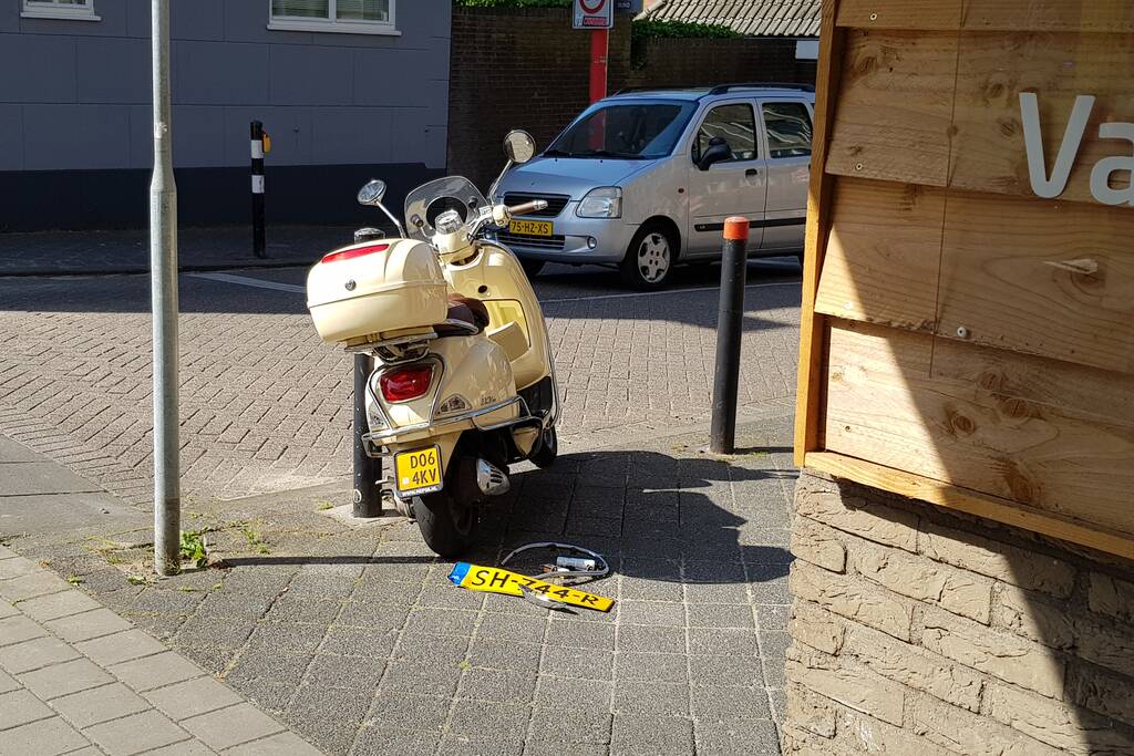 Scooterrijder gewond na aanrijding met auto