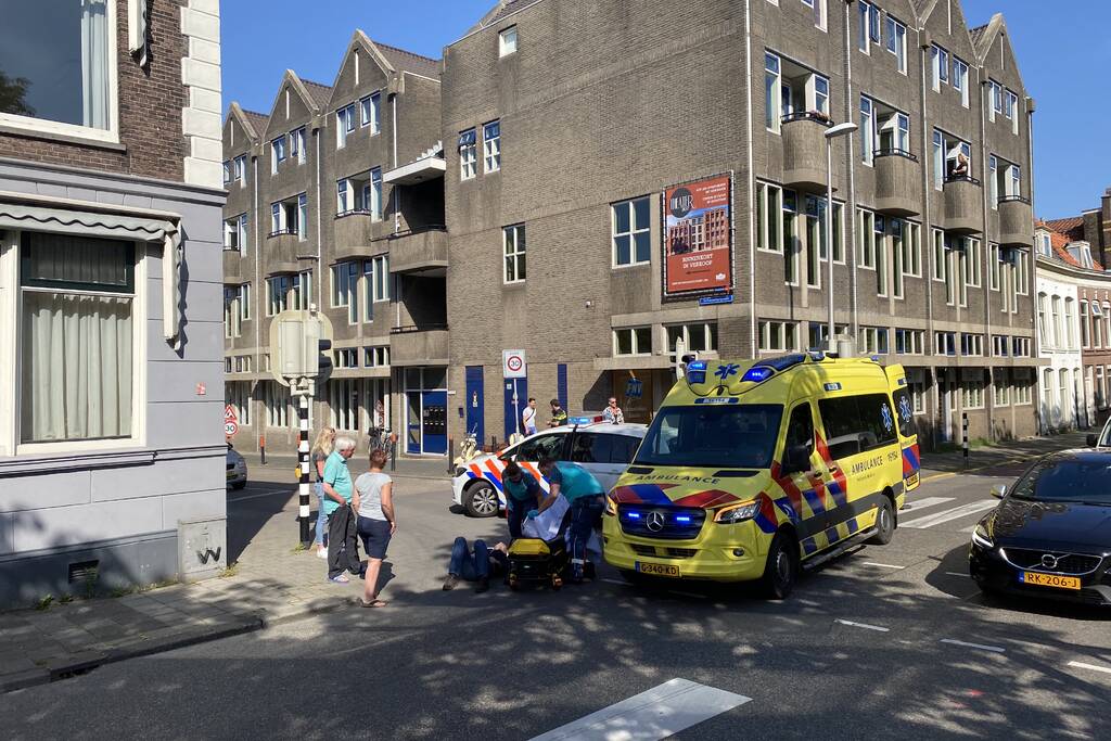 Scooterrijder gewond na aanrijding met auto