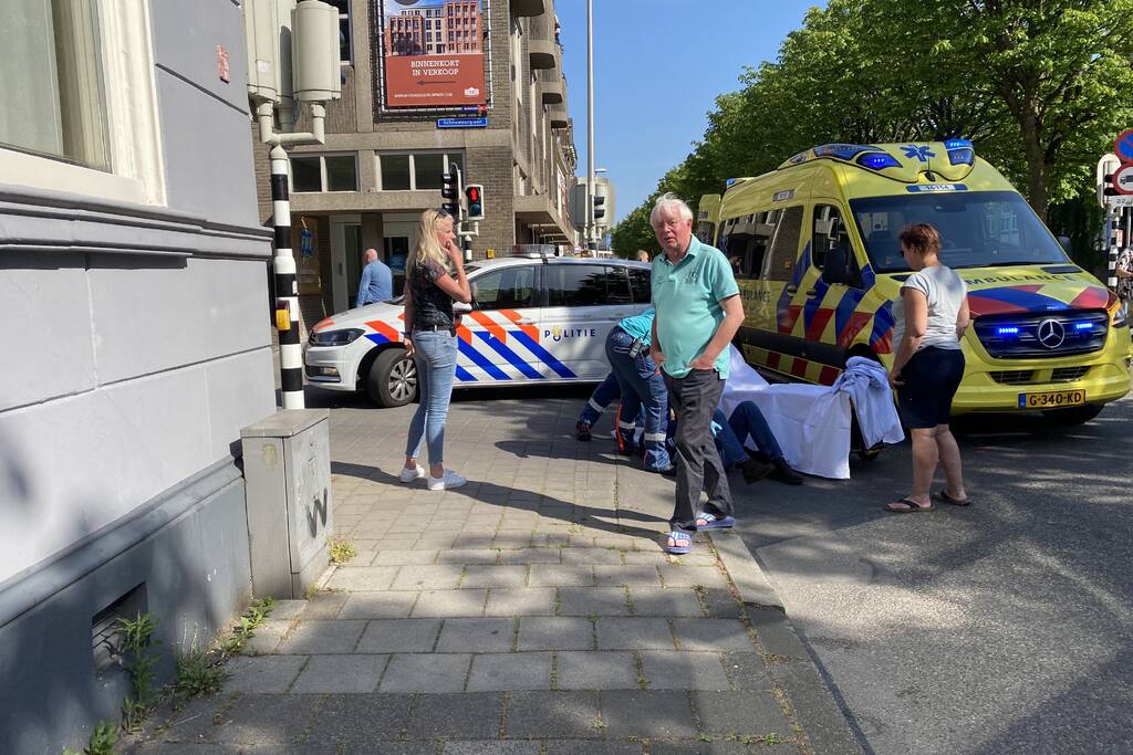 Scooterrijder gewond na aanrijding met auto