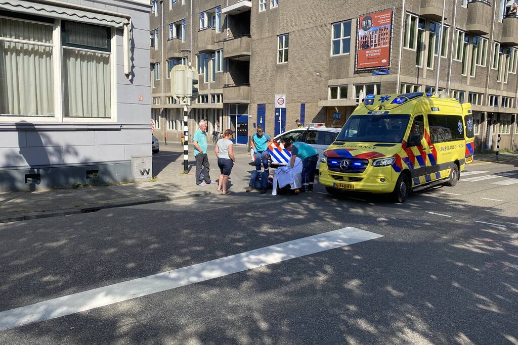 Scooterrijder gewond na aanrijding met auto
