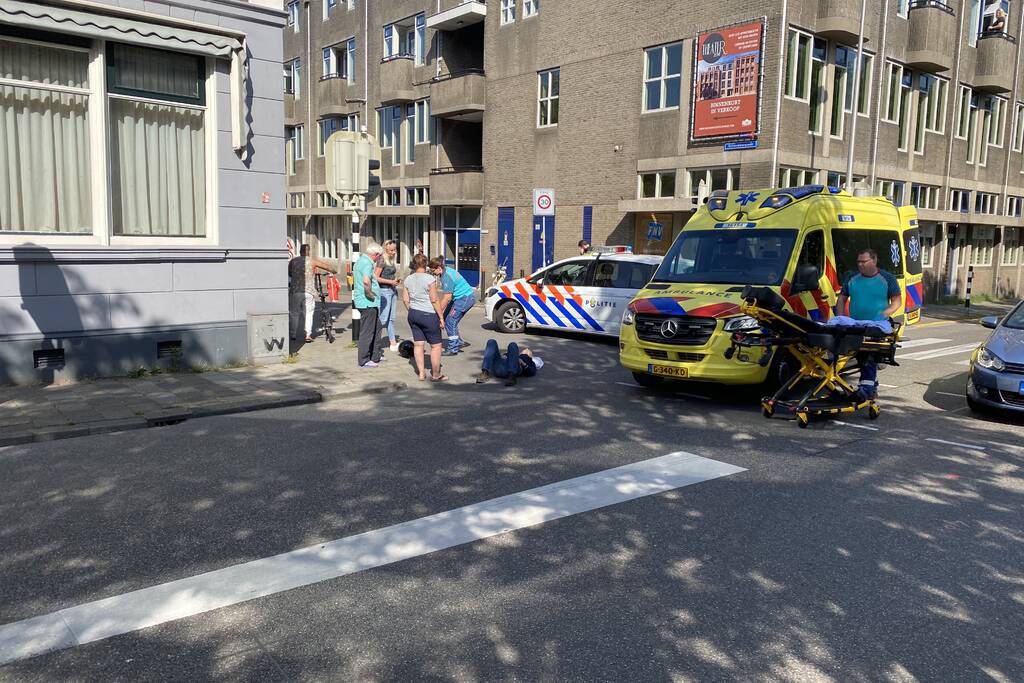 Scooterrijder gewond na aanrijding met auto