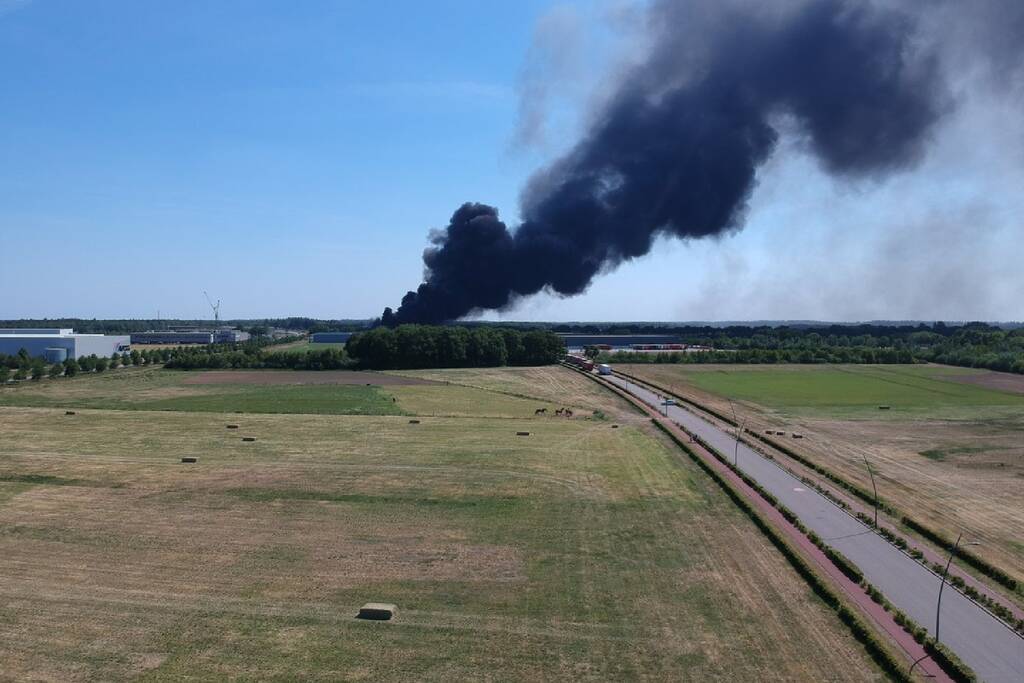 Zeer grote brand bij transportbedrijf