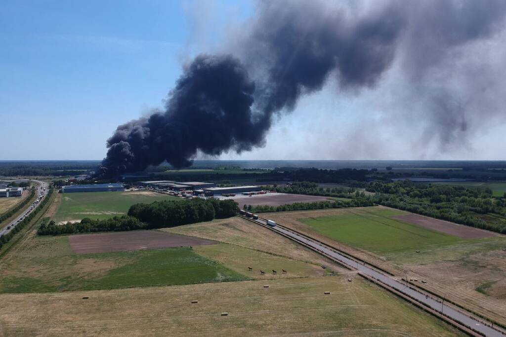 Zeer grote brand bij transportbedrijf