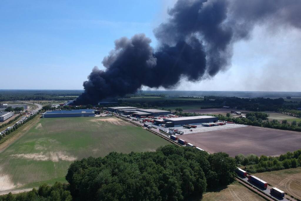Zeer grote brand bij transportbedrijf