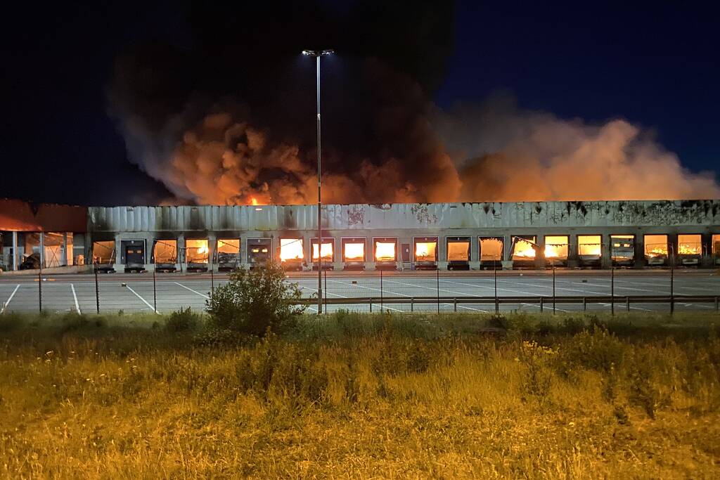 Zeer grote brand bij transportbedrijf