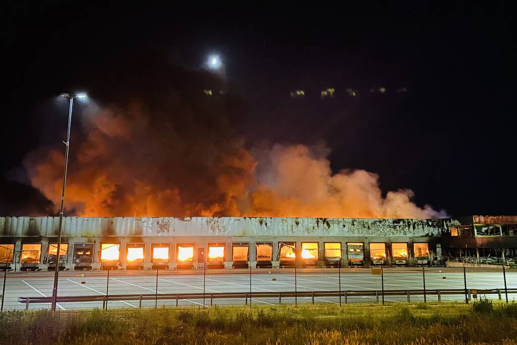 Zeer grote brand bij transportbedrijf
