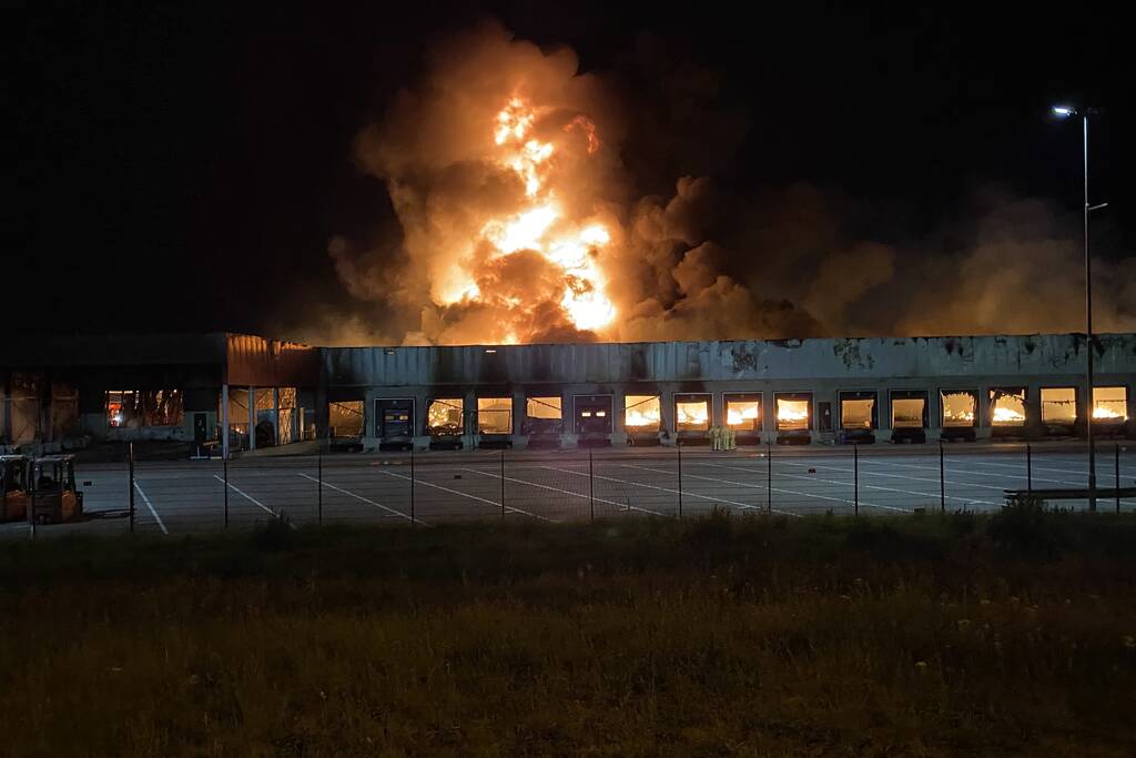 Zeer grote brand bij transportbedrijf