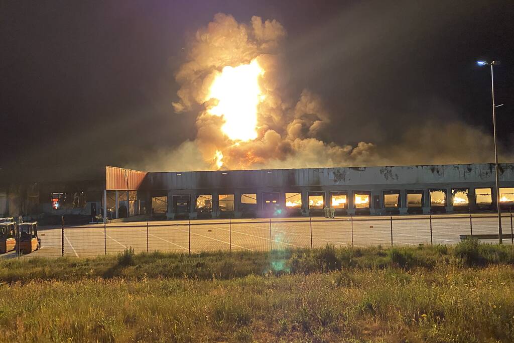 Zeer grote brand bij transportbedrijf