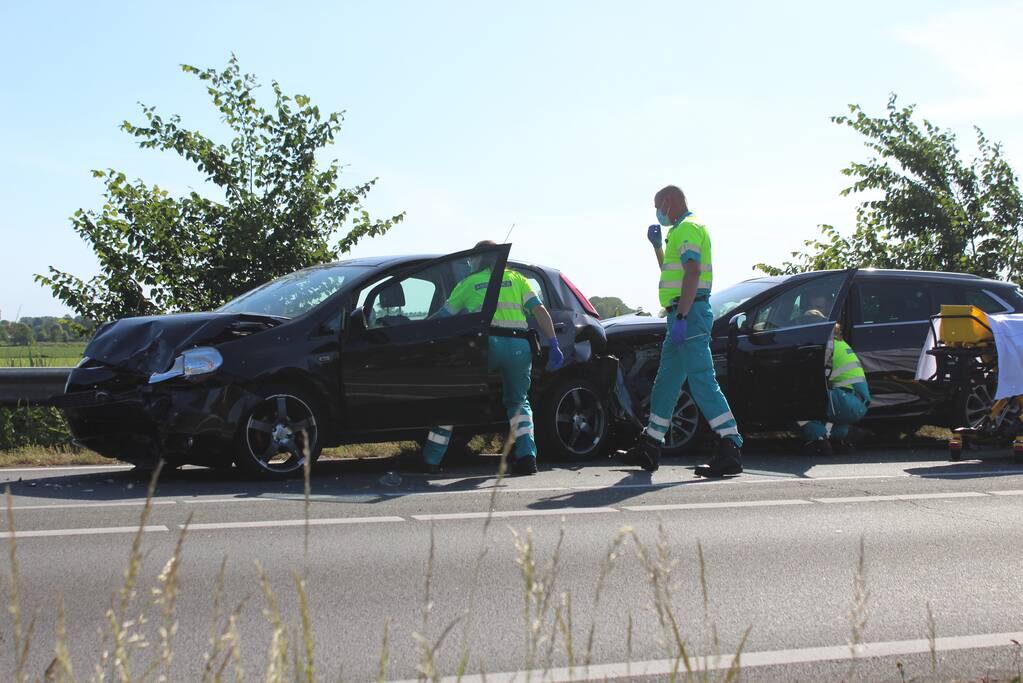 Vier voertuigen betrokken bij kop-staart botsing