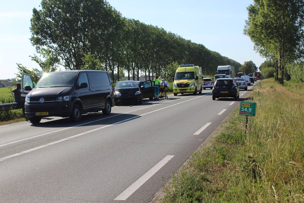 Vier voertuigen betrokken bij kop-staart botsing