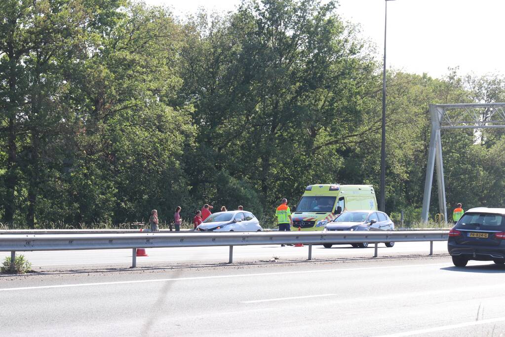 Twee rijstroken afgesloten door ongeval