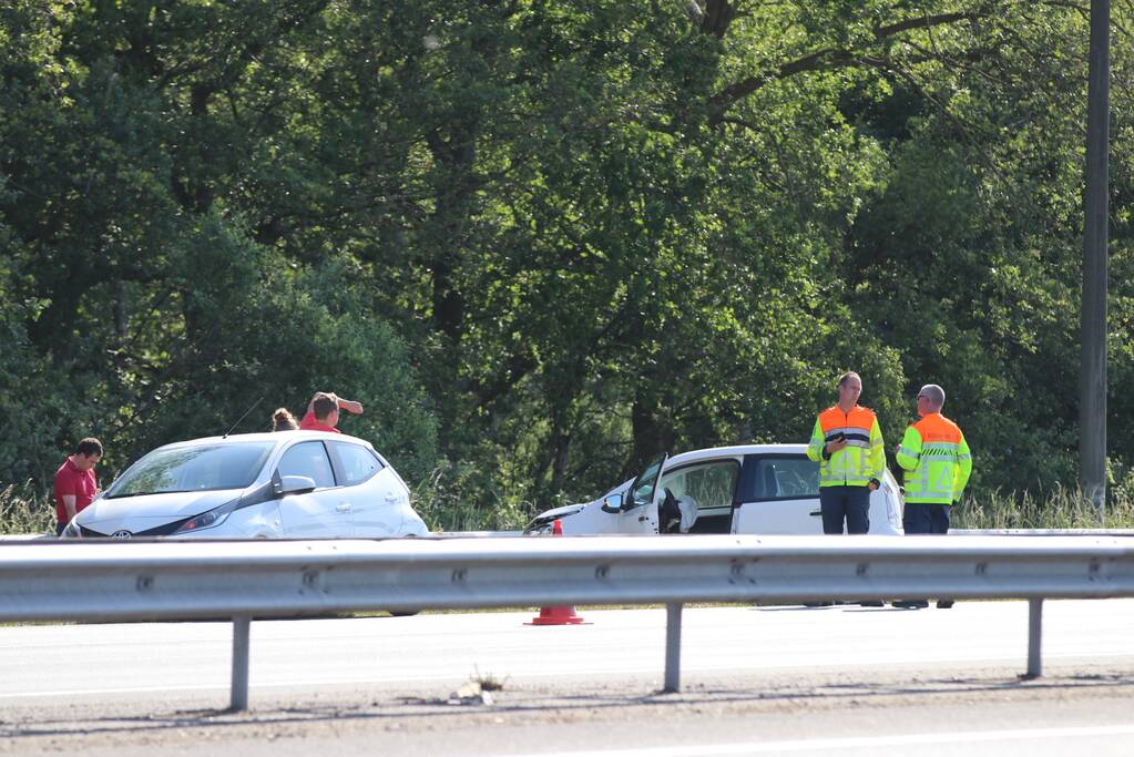Twee rijstroken afgesloten door ongeval