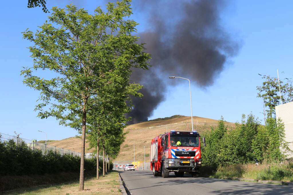 Flinke rookontwikkeling bij brand op vuilstort