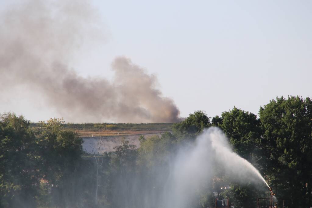 Flinke rookontwikkeling bij brand op vuilstort