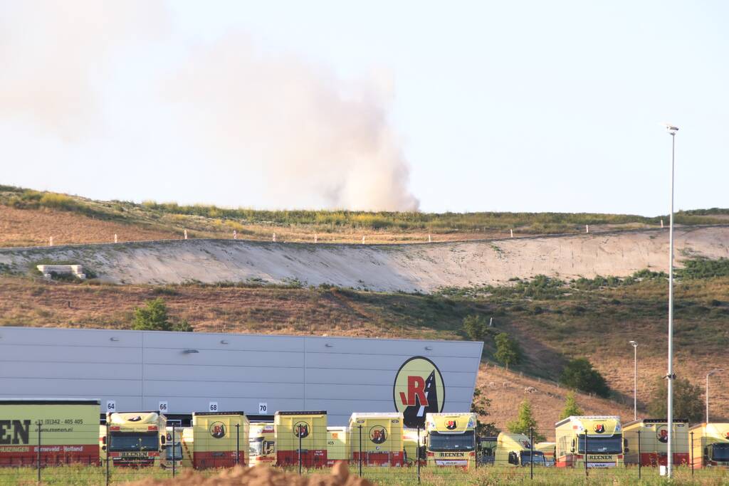 Flinke rookontwikkeling bij brand op vuilstort